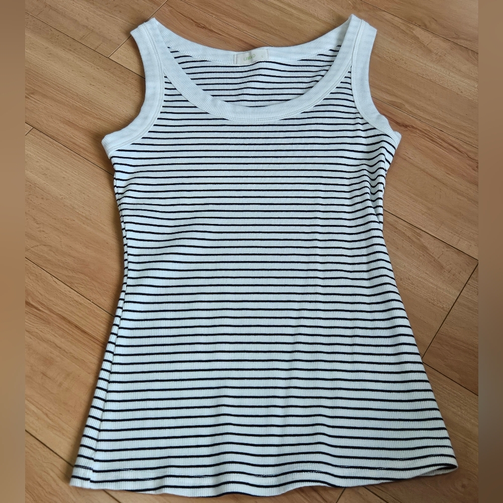 LIMAO Black and White Striped Top